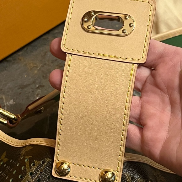 Louis Vuitton Musette Perforated. 💚Limited Edition Green Perforated Musette💚 - Picture 10 of 16